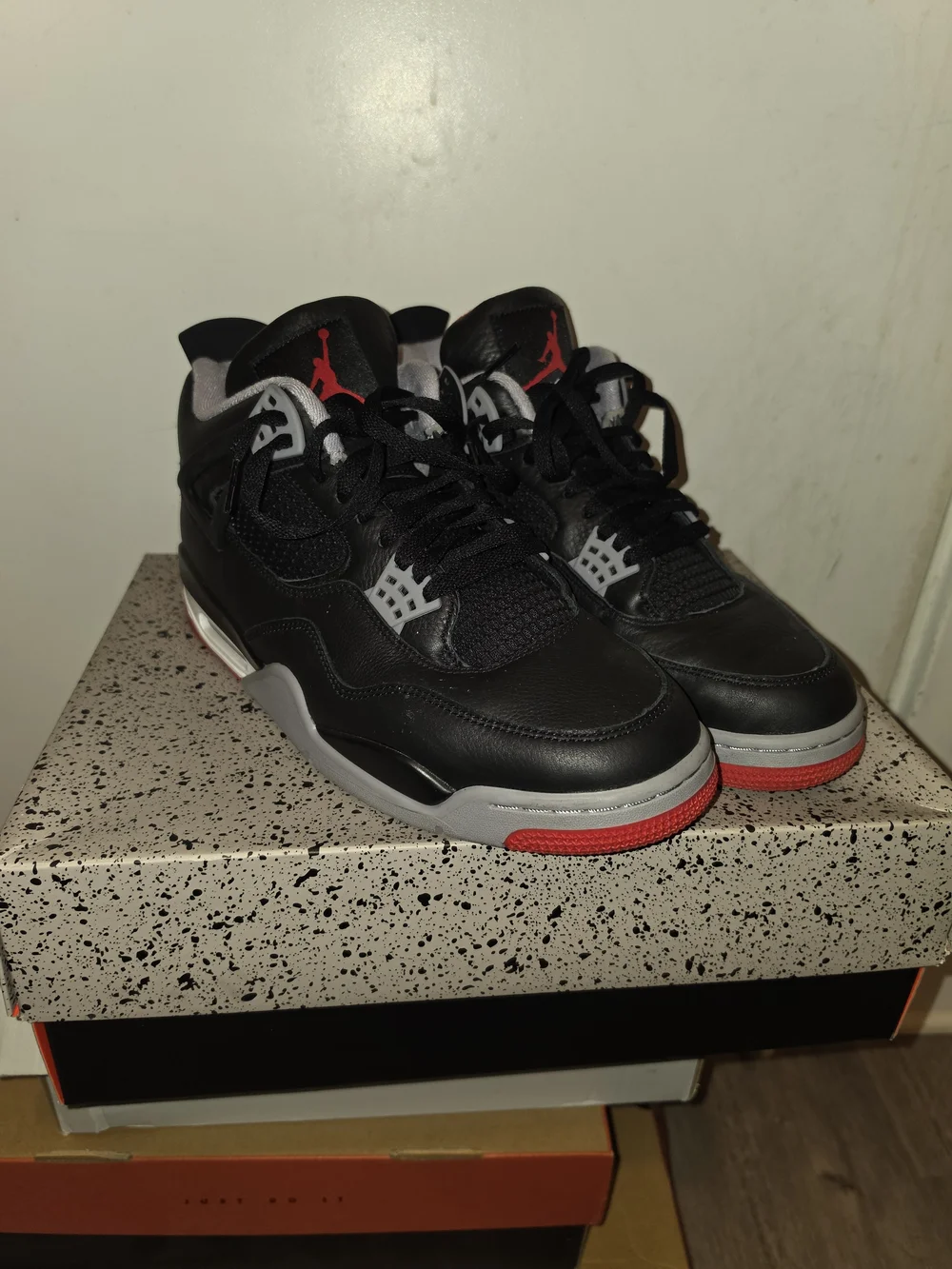 Jordan Men's Black/Red/Grey Retro Basketball Sneakers